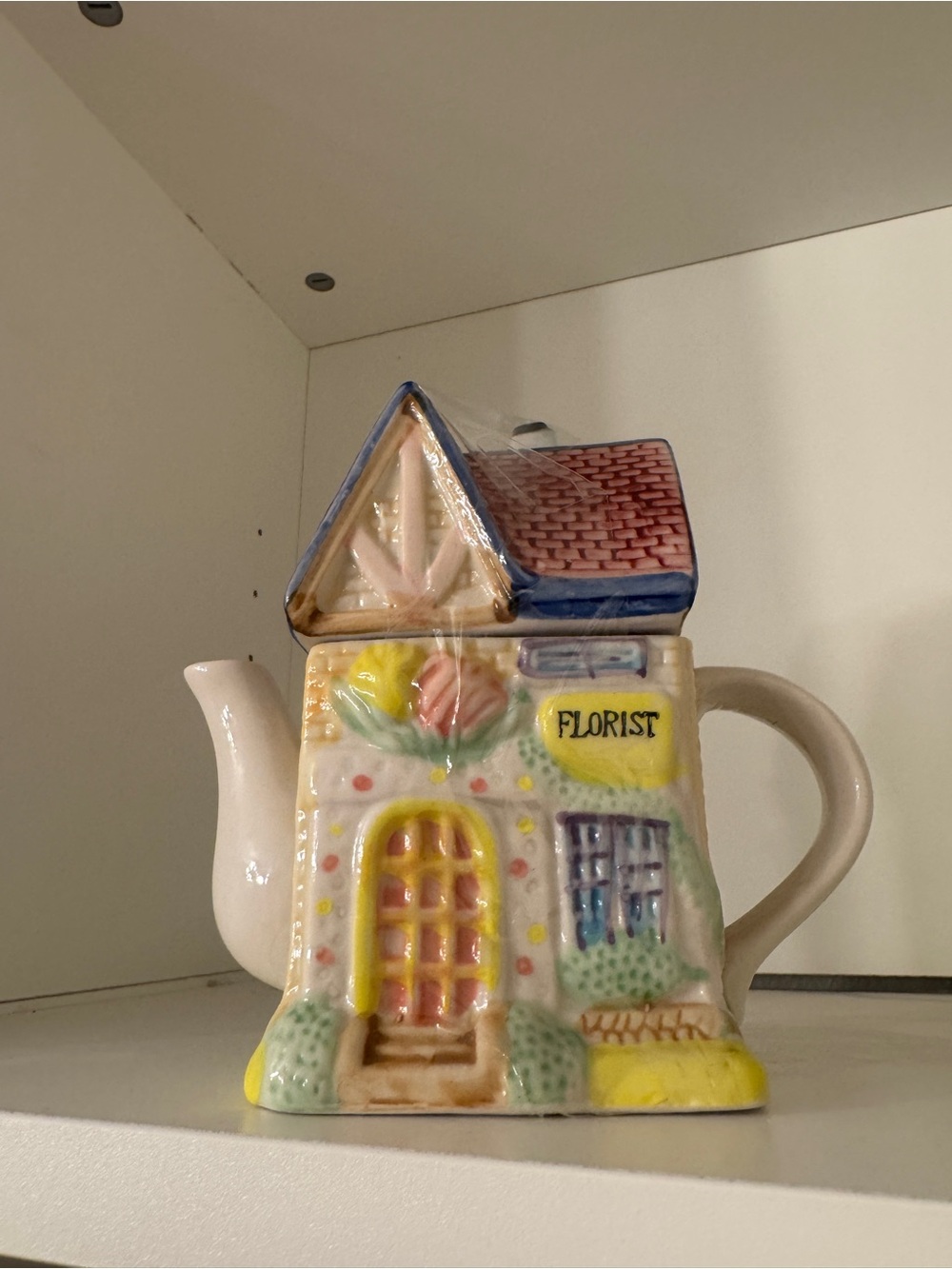 Vintage 2000 Collectors series teapots houses hand painted village coffee shop - Picture 4 of 15